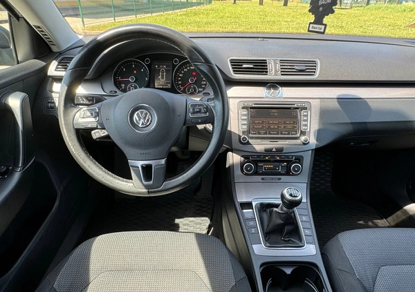 Volkswagen Passat cena 27900 przebieg: 433000, rok produkcji 2011 z Opole małe 154